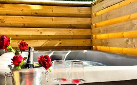 Balor 1 - Hot Tub-Perth-Pets